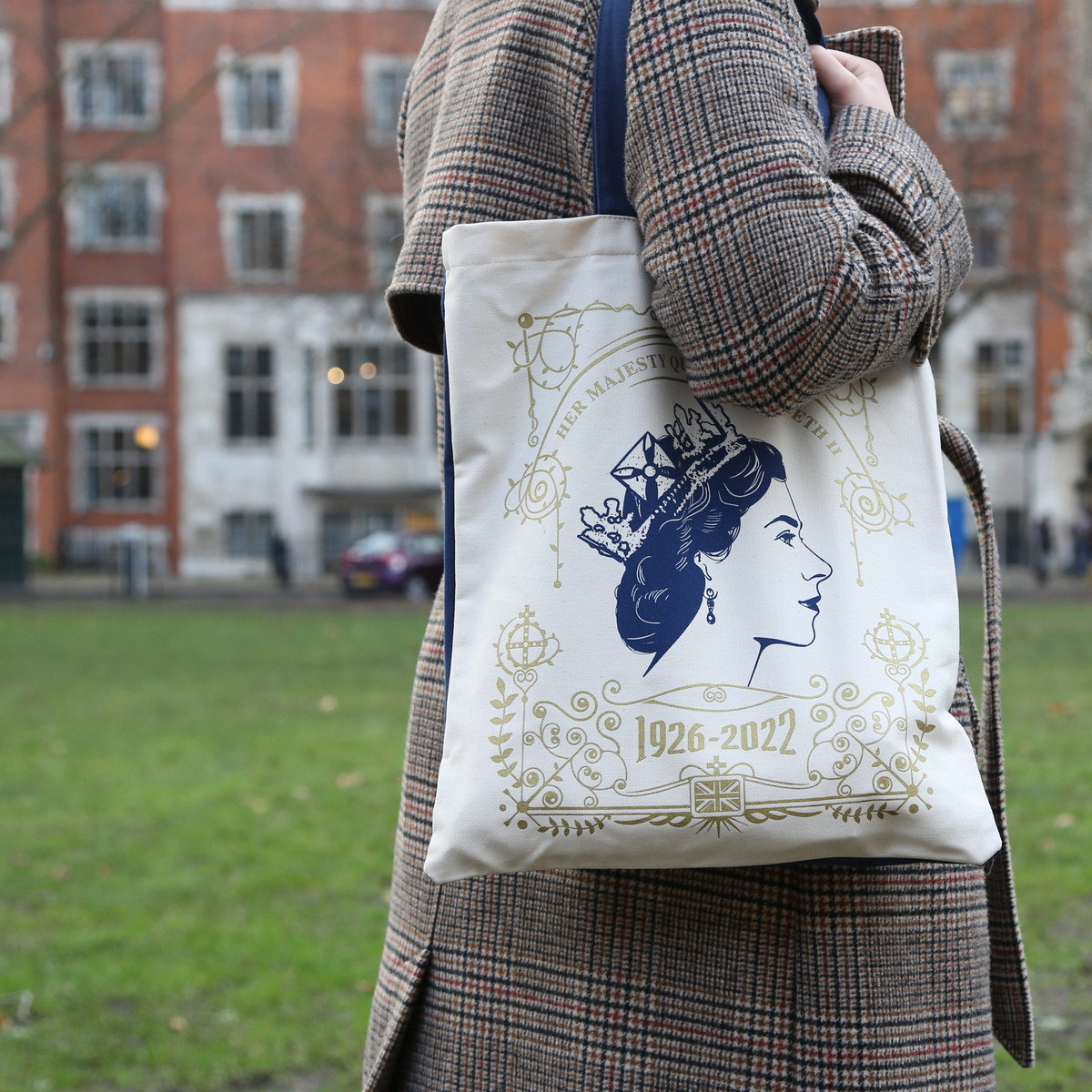 Westminster Abbey Queen Elizabeth II Tote Bag - Thumbnail 3