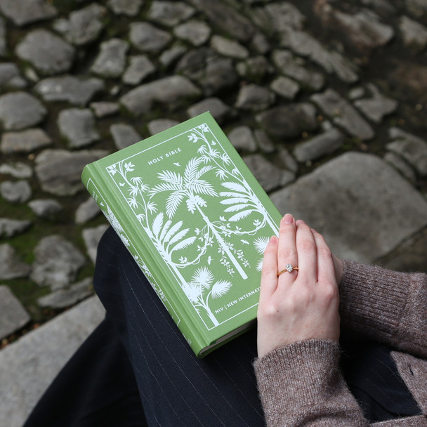 NIV Clothbound Classic Holy Bible