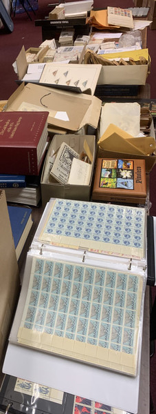 INTERNATIONAL GROUPING WITH LOTS OF USA AND POSTAGE! – 426044