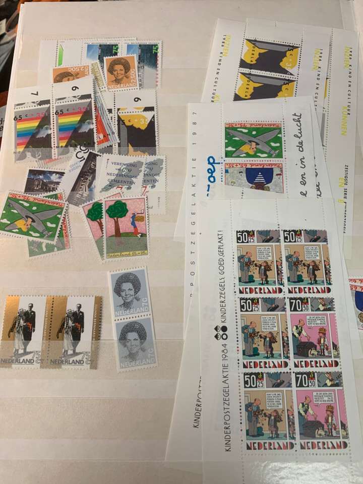 NETHERLANDS – EXPANSIVE SELECTION IN 4 STOCK BOOKS – 426122