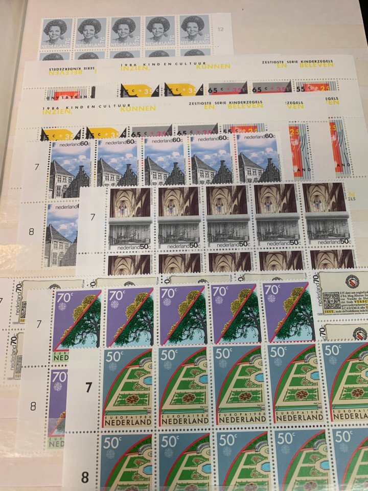 NETHERLANDS – EXPANSIVE SELECTION IN 4 STOCK BOOKS – 426122