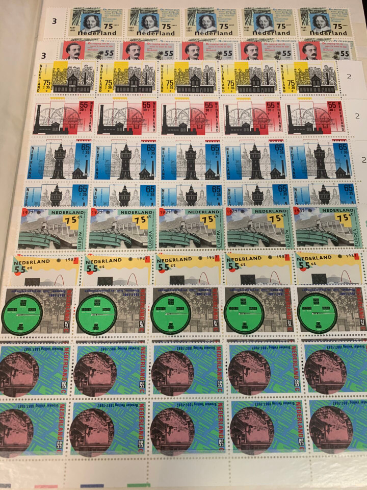 NETHERLANDS – EXPANSIVE SELECTION IN 4 STOCK BOOKS – 426122