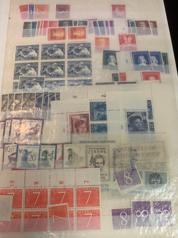 NETHERLANDS – EXPANSIVE SELECTION IN 4 STOCK BOOKS – 426122