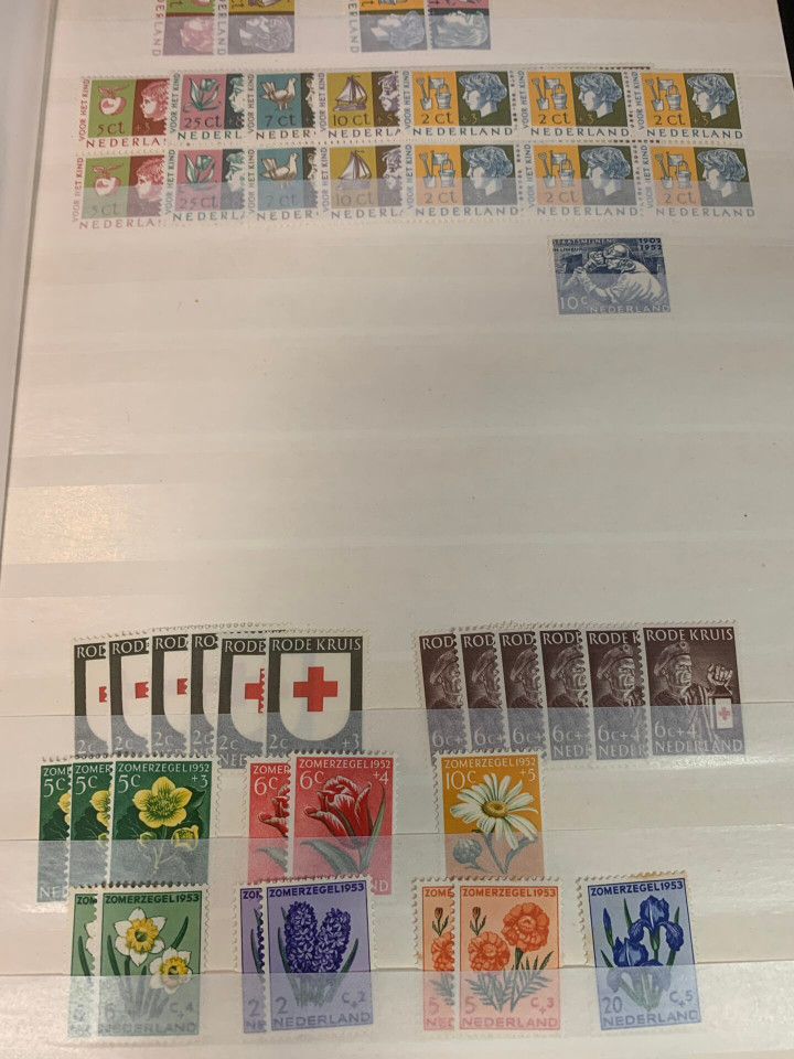 NETHERLANDS – EXPANSIVE SELECTION IN 4 STOCK BOOKS – 426122