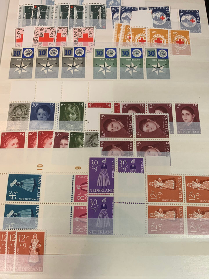 NETHERLANDS – EXPANSIVE SELECTION IN 4 STOCK BOOKS – 426122