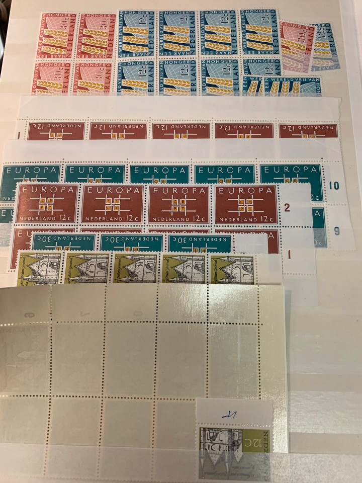 NETHERLANDS – EXPANSIVE SELECTION IN 4 STOCK BOOKS – 426122