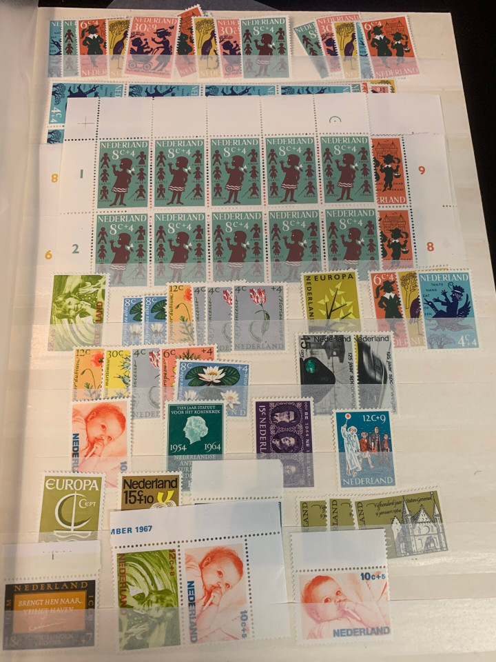 NETHERLANDS – EXPANSIVE SELECTION IN 4 STOCK BOOKS – 426122