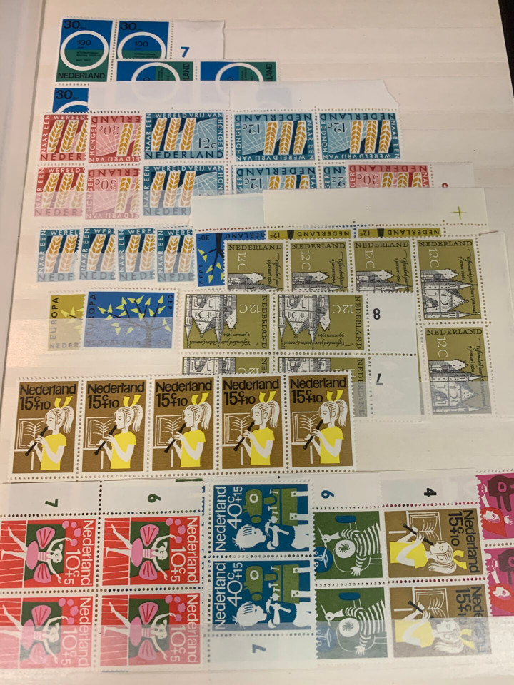 NETHERLANDS – EXPANSIVE SELECTION IN 4 STOCK BOOKS – 426122