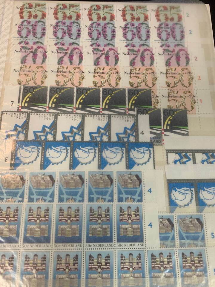 NETHERLANDS – EXPANSIVE SELECTION IN 4 STOCK BOOKS – 426122