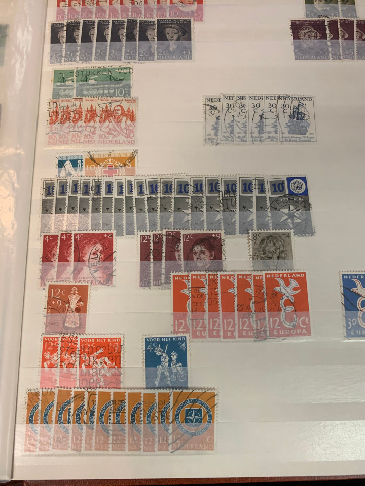 NETHERLANDS – EXPANSIVE SELECTION IN 4 STOCK BOOKS – 426122