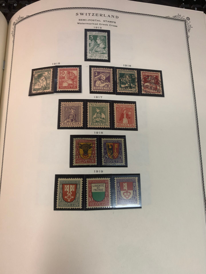 SWITZERLAND – COLLECTION IN A PAIR OF SCOTT SPECIALTY ALBUMS – 426029