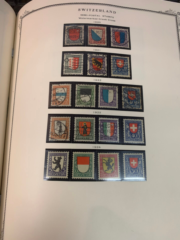 SWITZERLAND – COLLECTION IN A PAIR OF SCOTT SPECIALTY ALBUMS – 426029