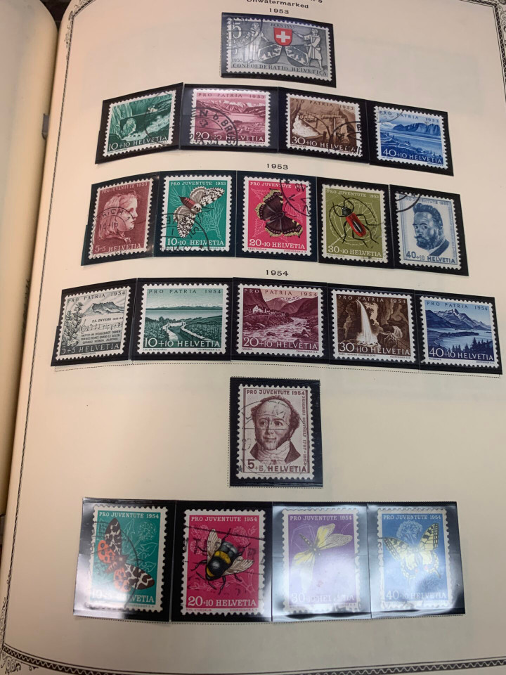 SWITZERLAND – COLLECTION IN A PAIR OF SCOTT SPECIALTY ALBUMS – 426029