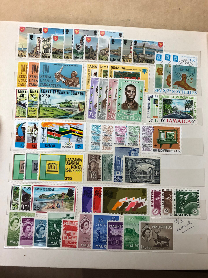 INTERNATIONAL SELECTION IN 7 STOCK BOOKS – 425971