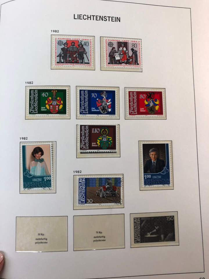 LIECHTENSTEIN – SOLID COLLECTION IN PAIR OF HINGELESS DAVO ALBUMS – 425973