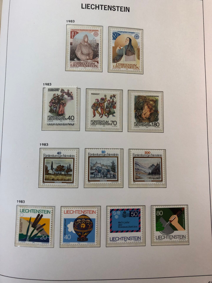 LIECHTENSTEIN – SOLID COLLECTION IN PAIR OF HINGELESS DAVO ALBUMS – 425973