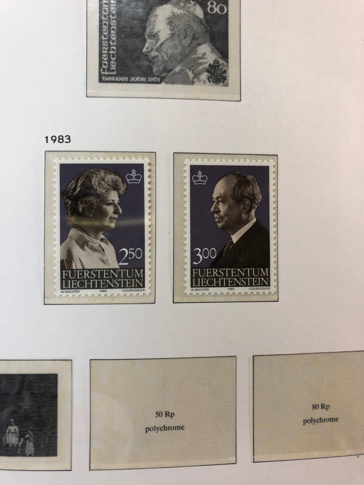 LIECHTENSTEIN – SOLID COLLECTION IN PAIR OF HINGELESS DAVO ALBUMS – 425973