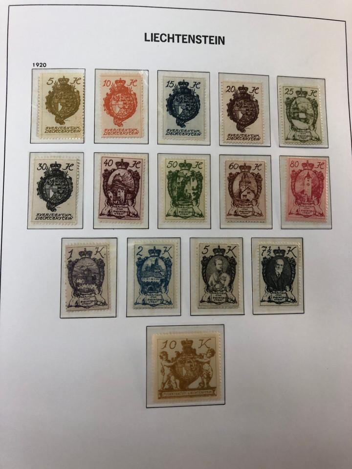 LIECHTENSTEIN – SOLID COLLECTION IN PAIR OF HINGELESS DAVO ALBUMS – 425973