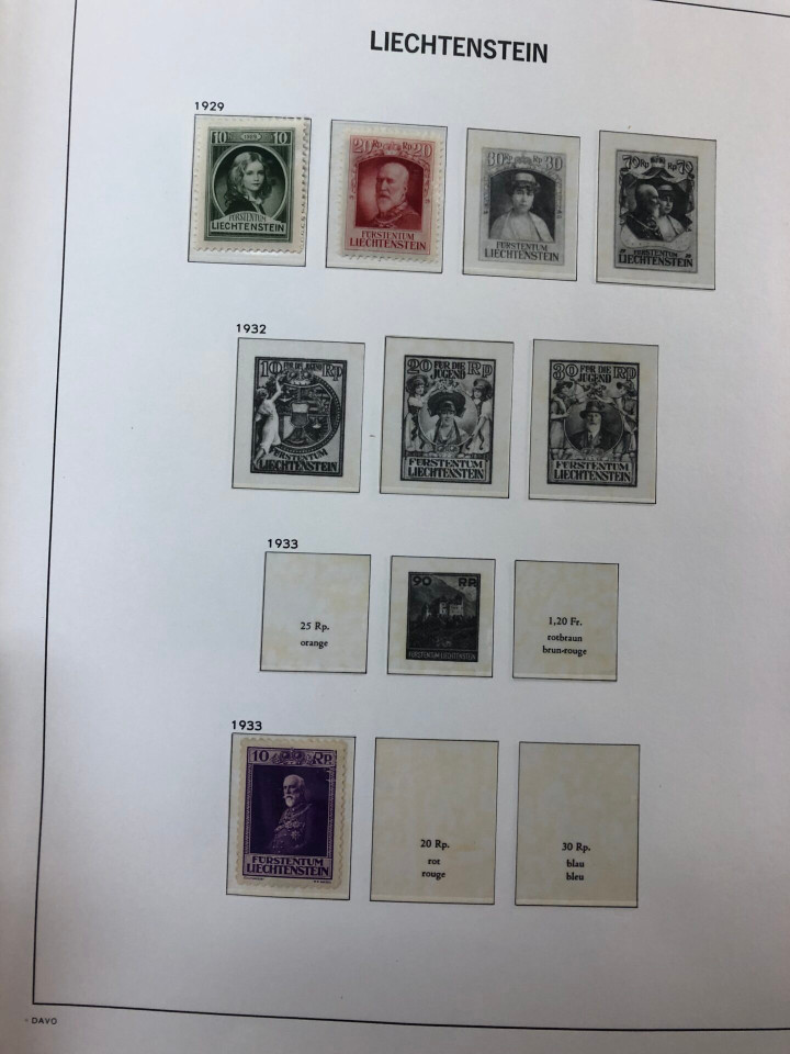 LIECHTENSTEIN – SOLID COLLECTION IN PAIR OF HINGELESS DAVO ALBUMS – 425973