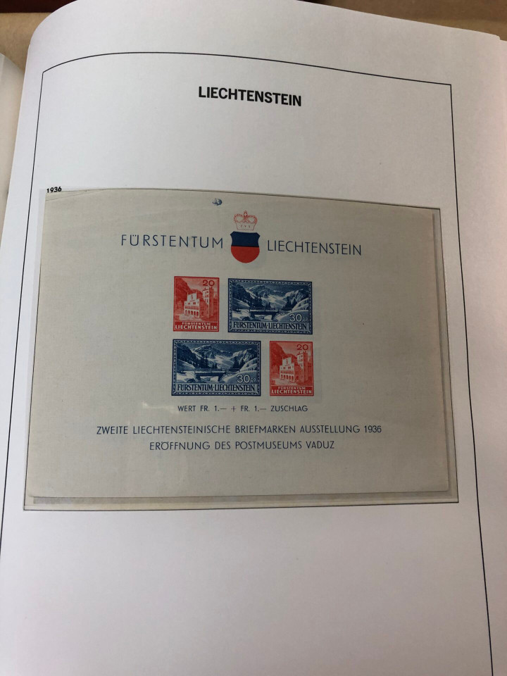 LIECHTENSTEIN – SOLID COLLECTION IN PAIR OF HINGELESS DAVO ALBUMS – 425973