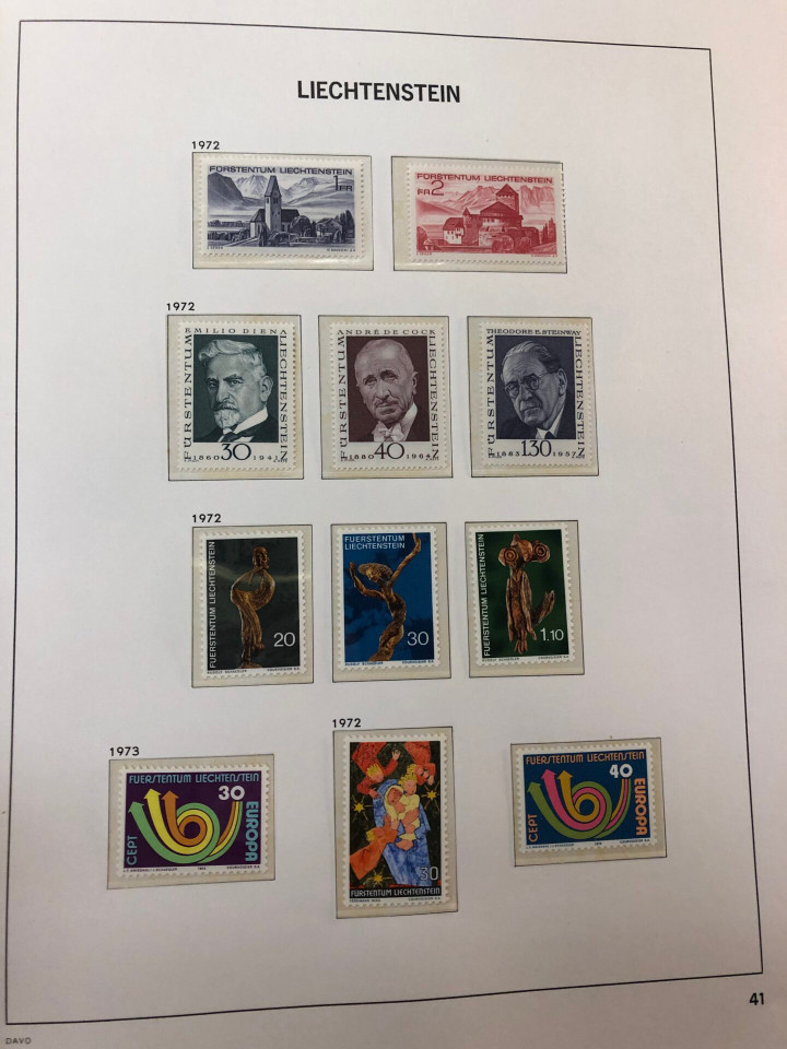 LIECHTENSTEIN – SOLID COLLECTION IN PAIR OF HINGELESS DAVO ALBUMS – 425973