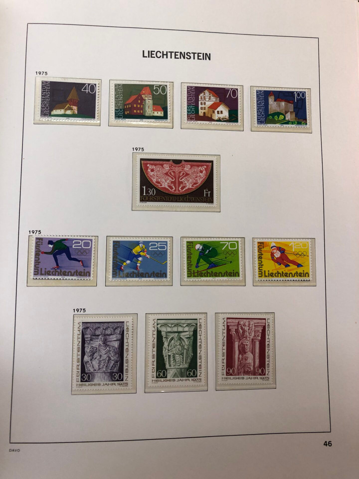 LIECHTENSTEIN – SOLID COLLECTION IN PAIR OF HINGELESS DAVO ALBUMS – 425973