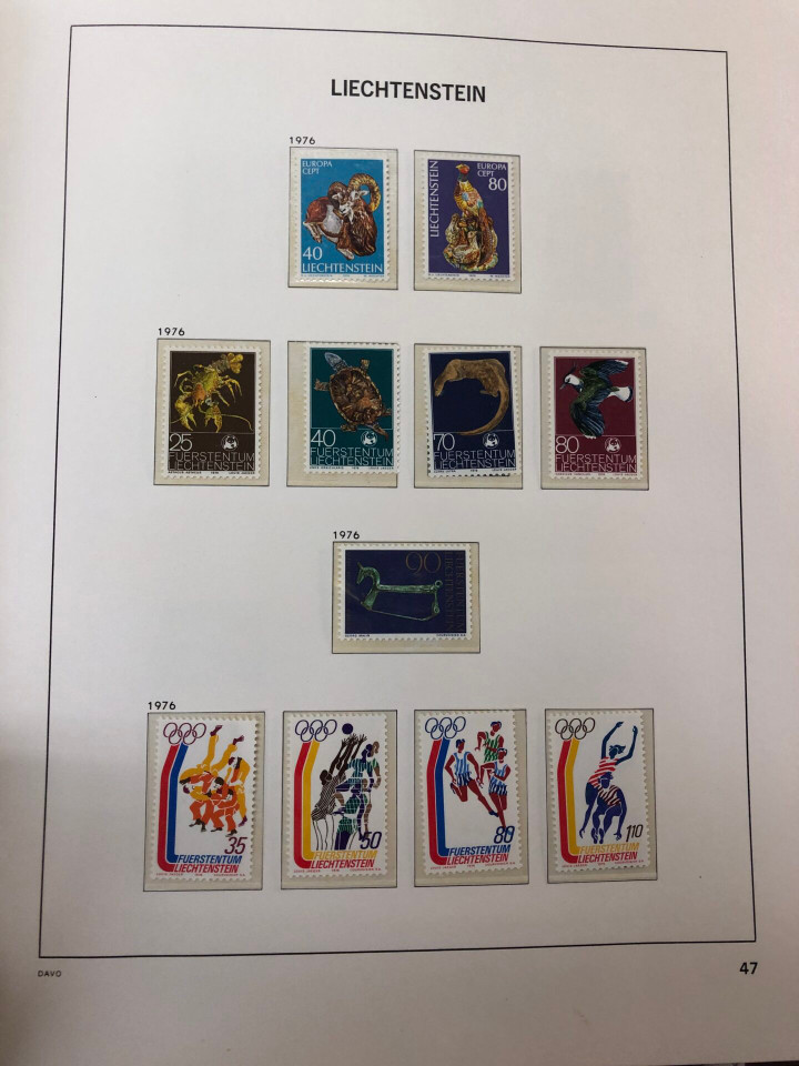 LIECHTENSTEIN – SOLID COLLECTION IN PAIR OF HINGELESS DAVO ALBUMS – 425973