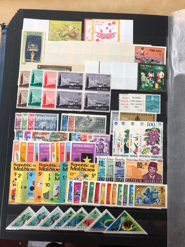 MODERN MINT INTERNATIONAL SELECTION – COMPLETE MINT SETS – 426371