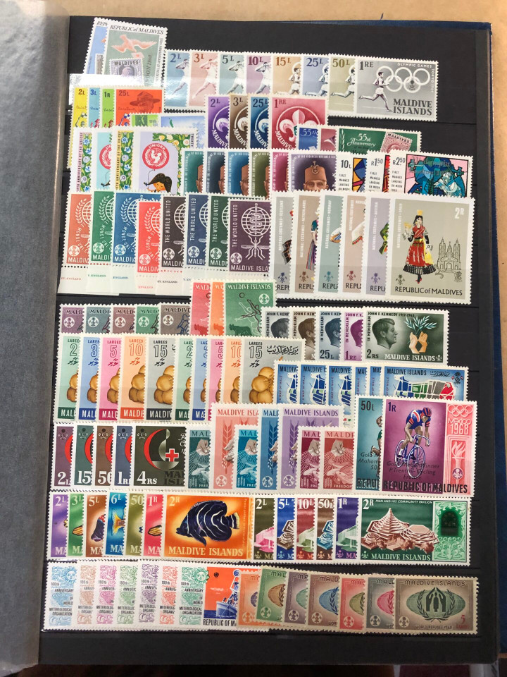 MODERN MINT INTERNATIONAL SELECTION – COMPLETE MINT SETS – 426371