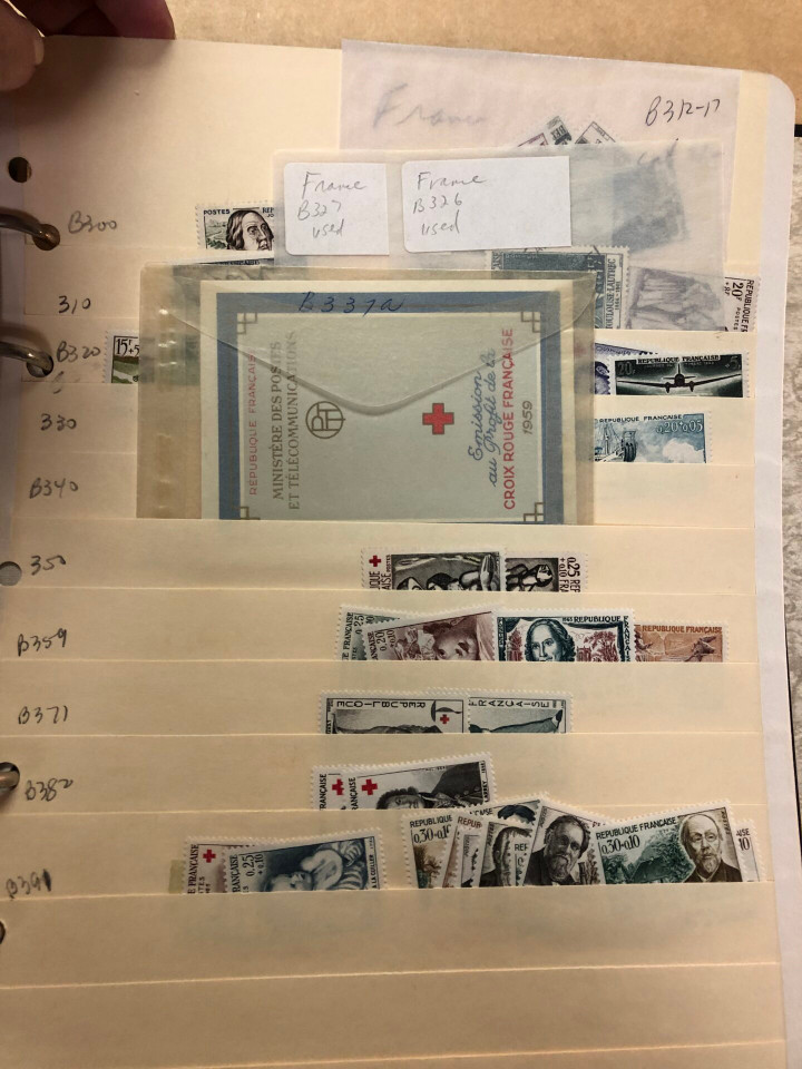 FRANCE – PREMIUM BACK-OF-THE-BOOK SELECTION – 426232