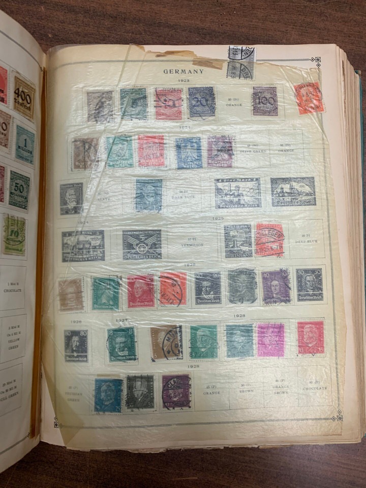 INTERNATIONAL - Mid-1930s Scott International Junior Album, 30,000+ Spaces, 1,000 Stamps, Pristine Pages – 426607