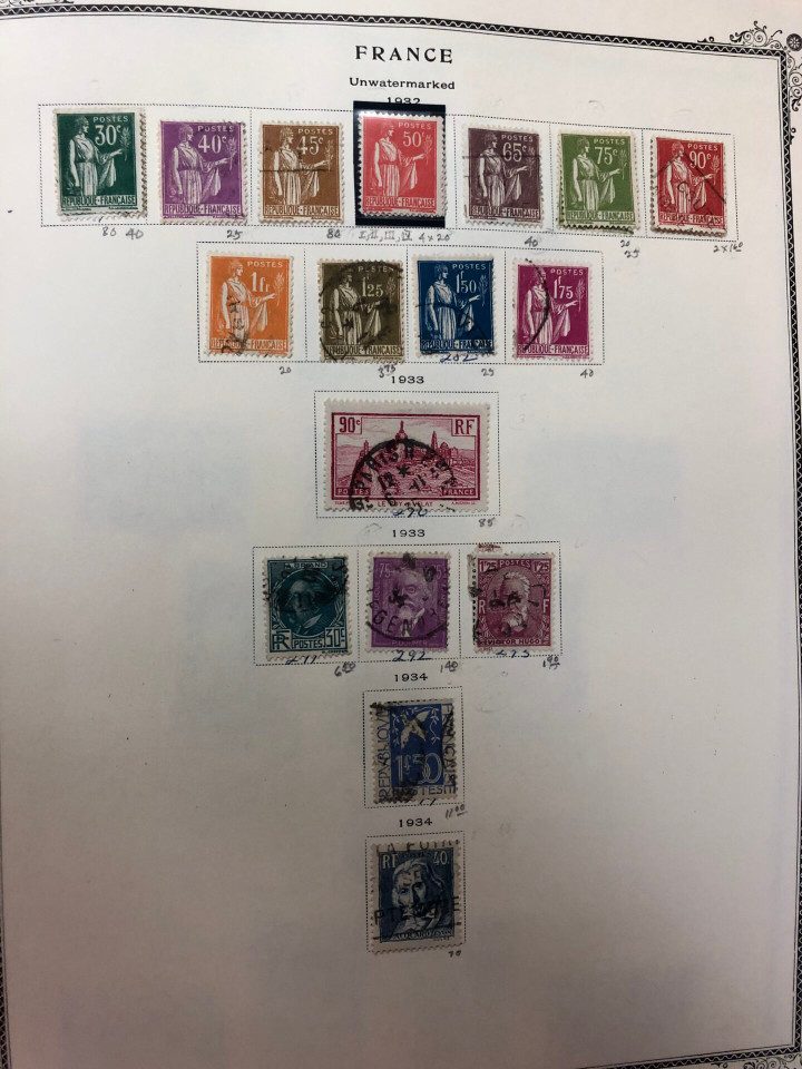 FRANCE – LOVELY COLLECTION IN BROWN SCOTT ALBUM – 426621