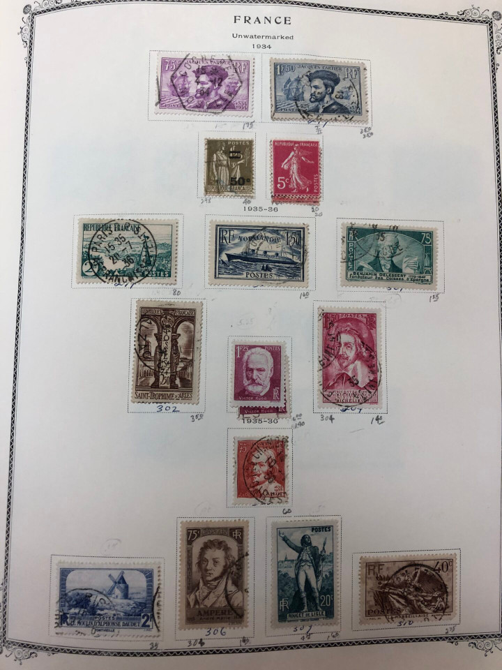 FRANCE – LOVELY COLLECTION IN BROWN SCOTT ALBUM – 426621