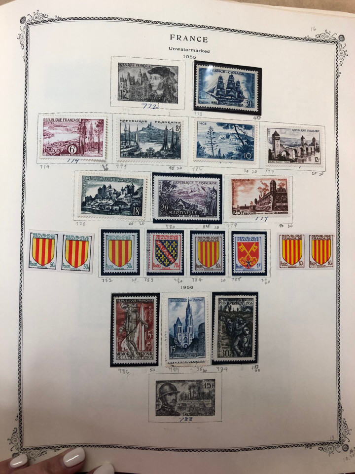 FRANCE – LOVELY COLLECTION IN BROWN SCOTT ALBUM – 426621