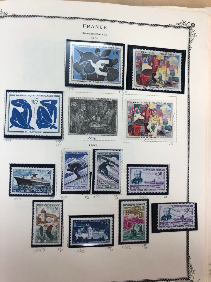 FRANCE – LOVELY COLLECTION IN BROWN SCOTT ALBUM – 426621