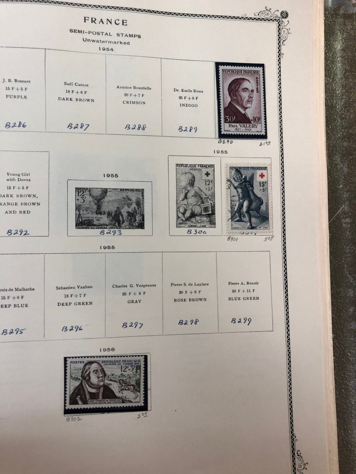 FRANCE – LOVELY COLLECTION IN BROWN SCOTT ALBUM – 426621