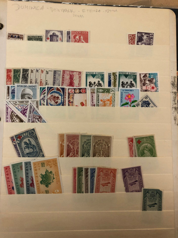 DIVERSE MINT INTERNATIONAL SELECTION OF THOUSANDS – 425421