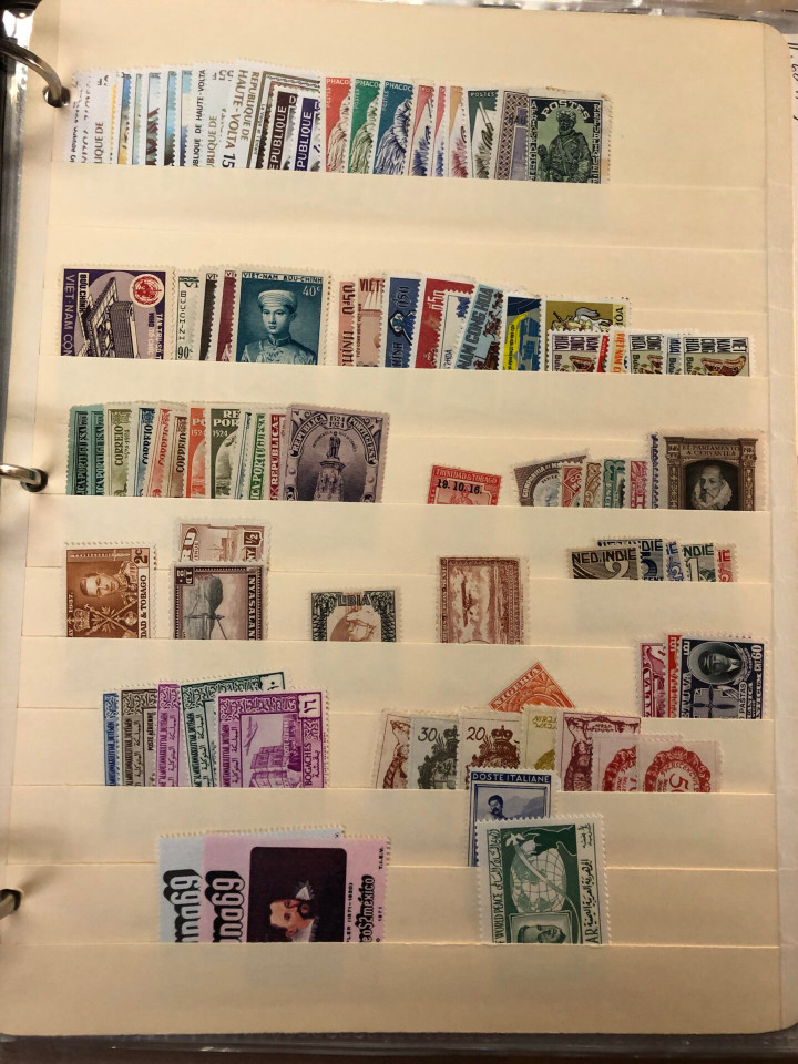 DIVERSE MINT INTERNATIONAL SELECTION OF THOUSANDS – 425421