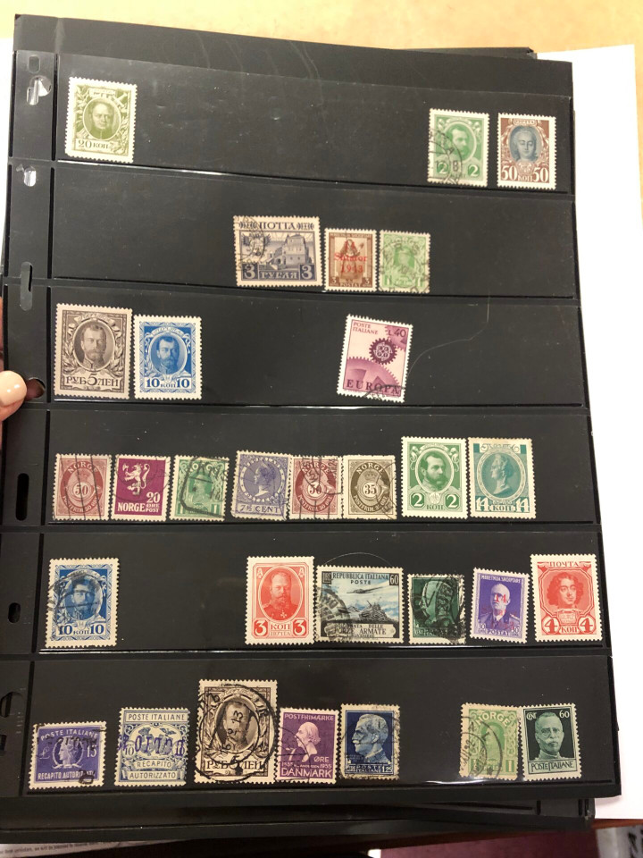 AN AMUSING INTERNATIONAL SELECTION – 425417