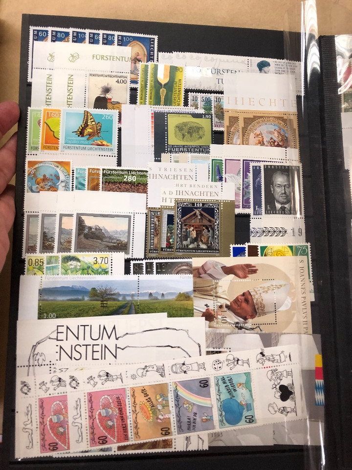 LIECHTENSTEIN – MINT SELECTION/COLLECTION IN TWO STOCK BOOKS – 425279