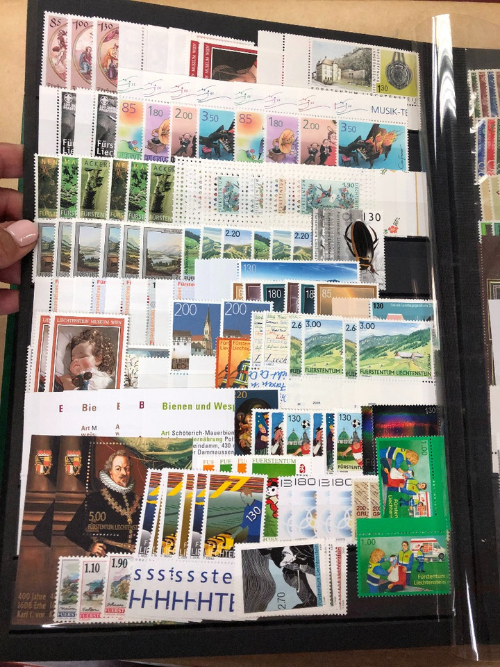 LIECHTENSTEIN – MINT SELECTION/COLLECTION IN TWO STOCK BOOKS – 425279