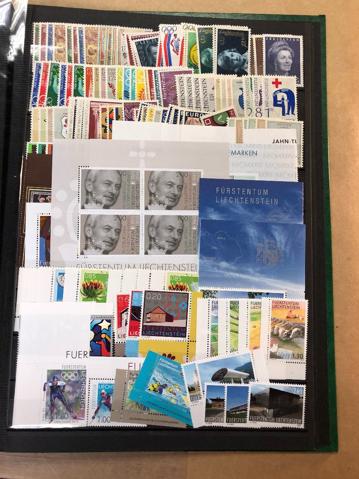 LIECHTENSTEIN – MINT SELECTION/COLLECTION IN TWO STOCK BOOKS – 425279
