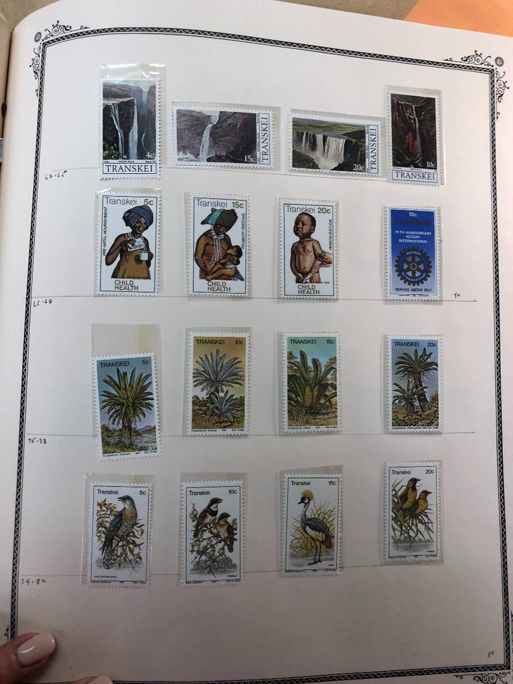 INTERNATIONAL COLLECTION IN A PAIR OF SCOTT ALBUMS – 425264