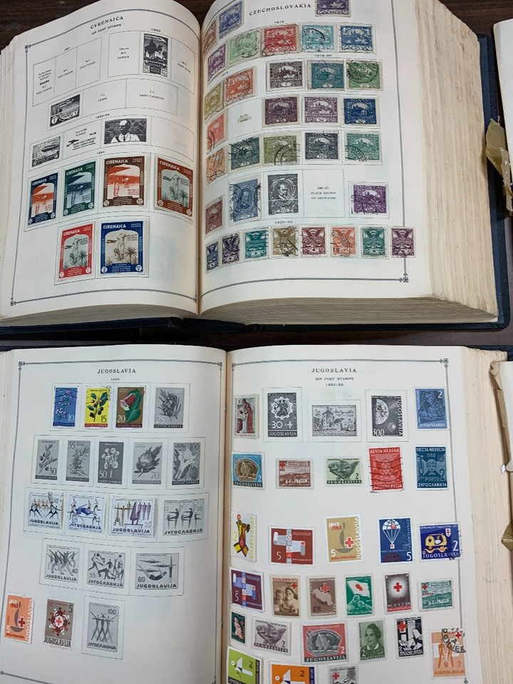 US & WORLDWIDE COLLECTION IN 3 LARGE CARTONS – 425079