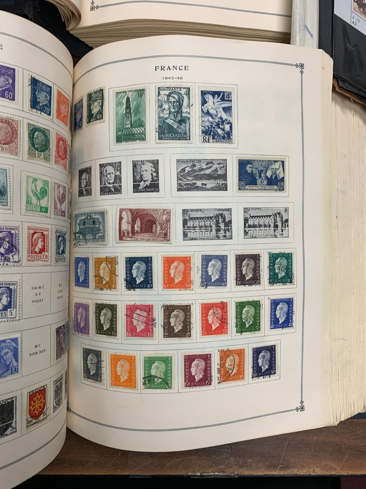 US & WORLDWIDE COLLECTION IN 3 LARGE CARTONS – 425079