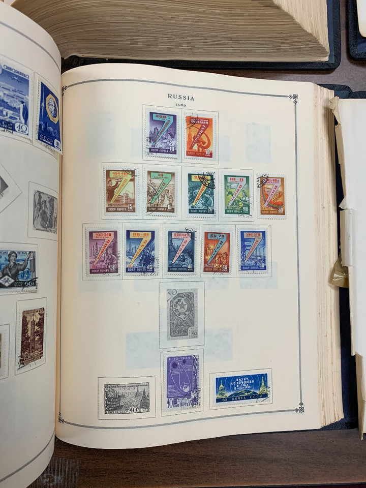 US & WORLDWIDE COLLECTION IN 3 LARGE CARTONS – 425079