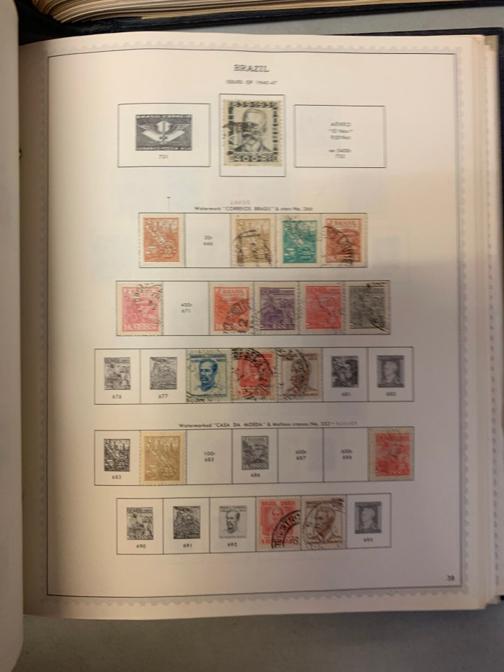 COLLECTION OF 16 SPECIALTY ALBUMS – 426323