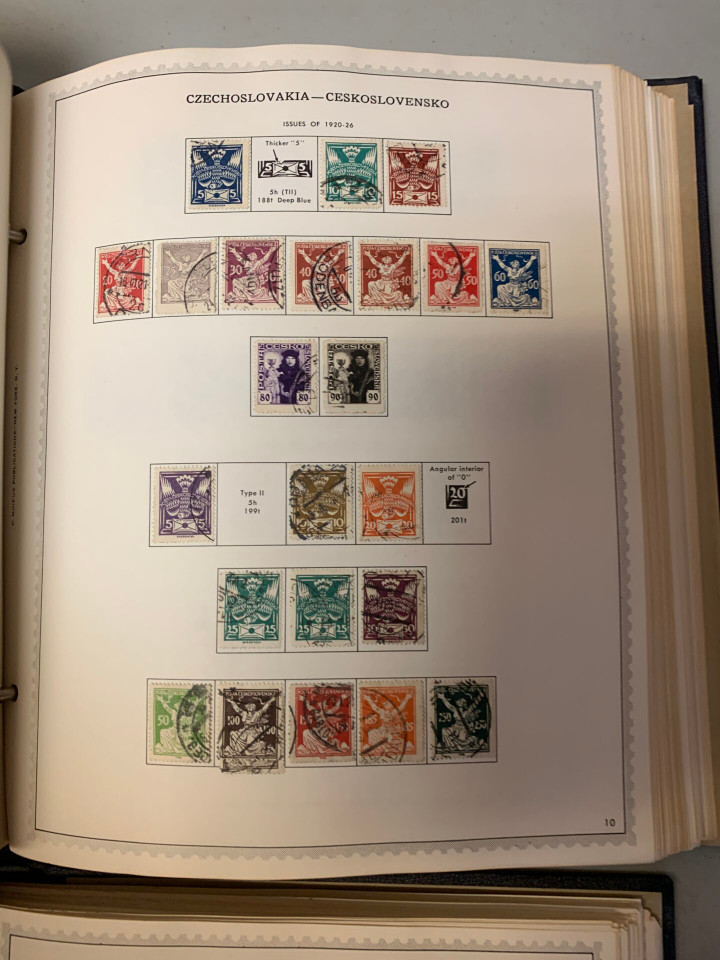 COLLECTION OF 16 SPECIALTY ALBUMS – 426323