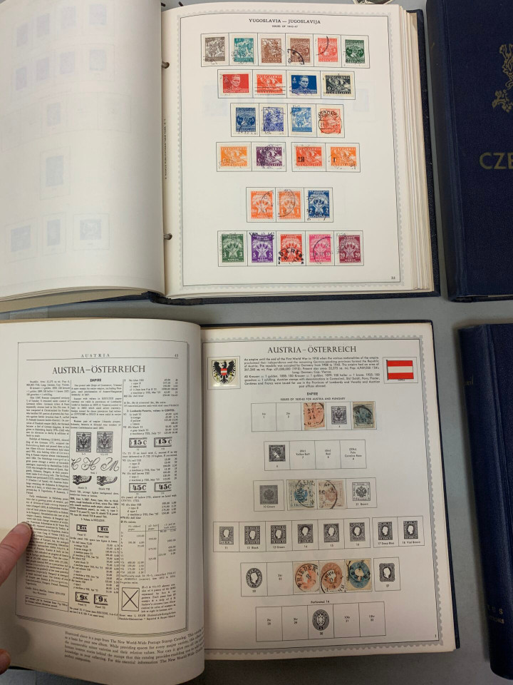 COLLECTION OF 16 SPECIALTY ALBUMS – 426323