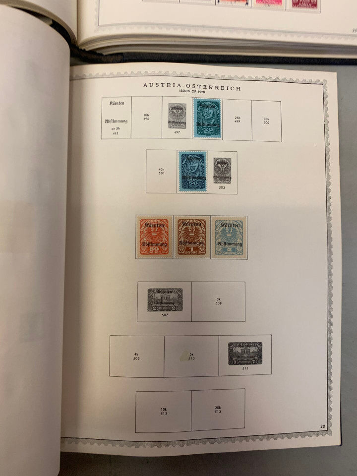 COLLECTION OF 16 SPECIALTY ALBUMS – 426323